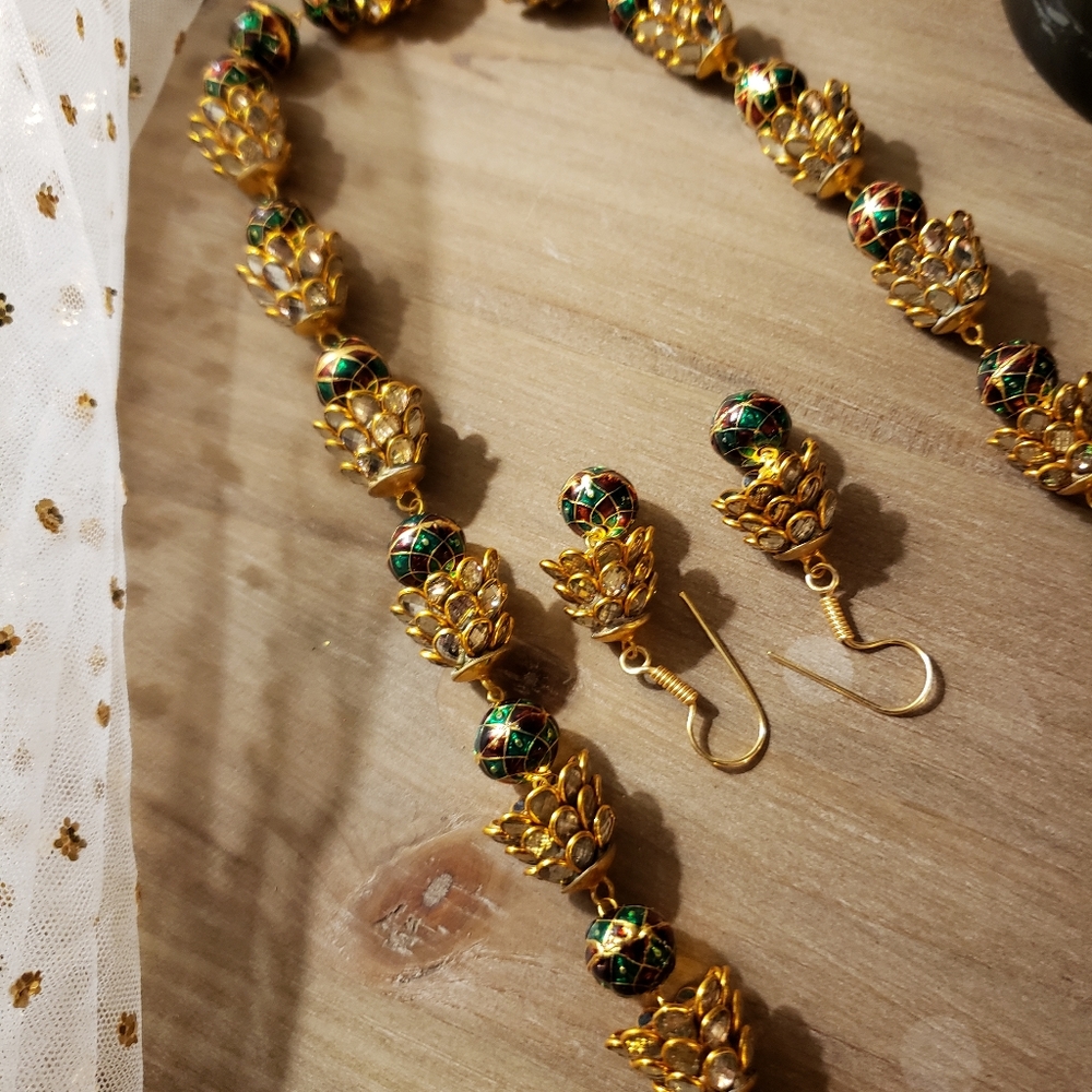 Necklace and earring set